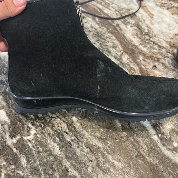 La CANADIENNE Black suede Ankle Boot, 6.5, soft lining. Has wear/stains but GUC - Picture 7 of 11